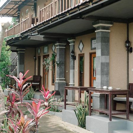 Menjangan Sari Hotel Banyuwedang Exterior photo